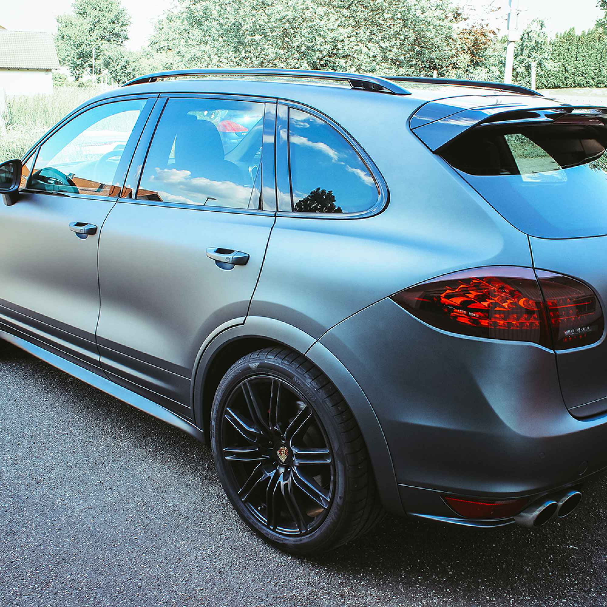 Porsche Cayenne komplett gedippt mit Sprühfolie in Anthrazit Matt