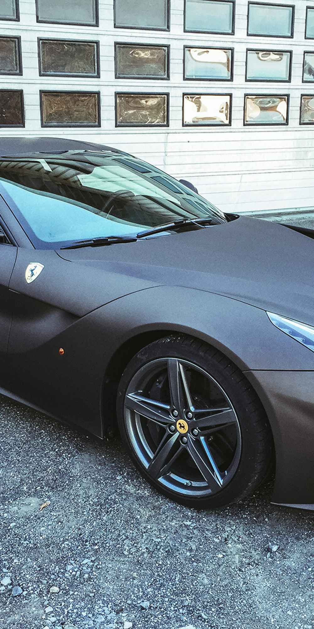 Ferrari F12 komplett gedippt mit CARDIP® Sprühfolie in BMW Frozen Bronze Matt