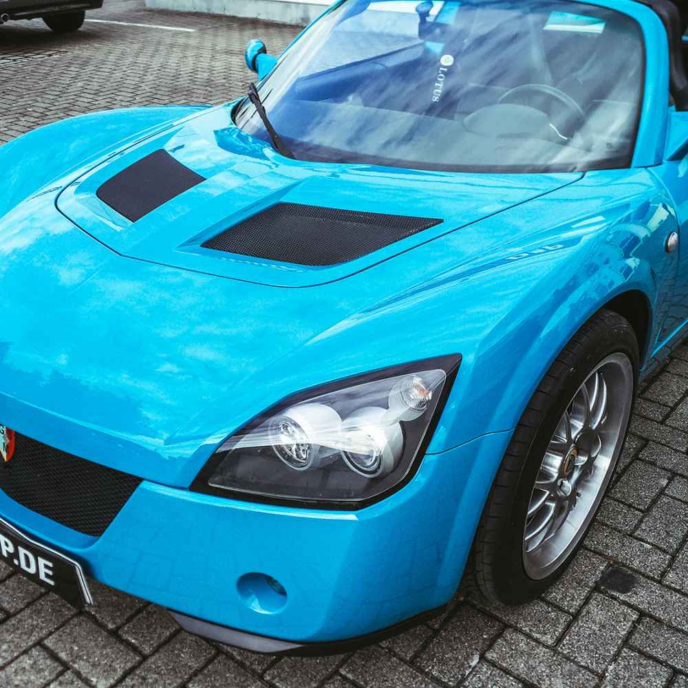 Opel Speedster komplett gedippt mit CARDIP® Sprühfolie in Miamiblau Glanz