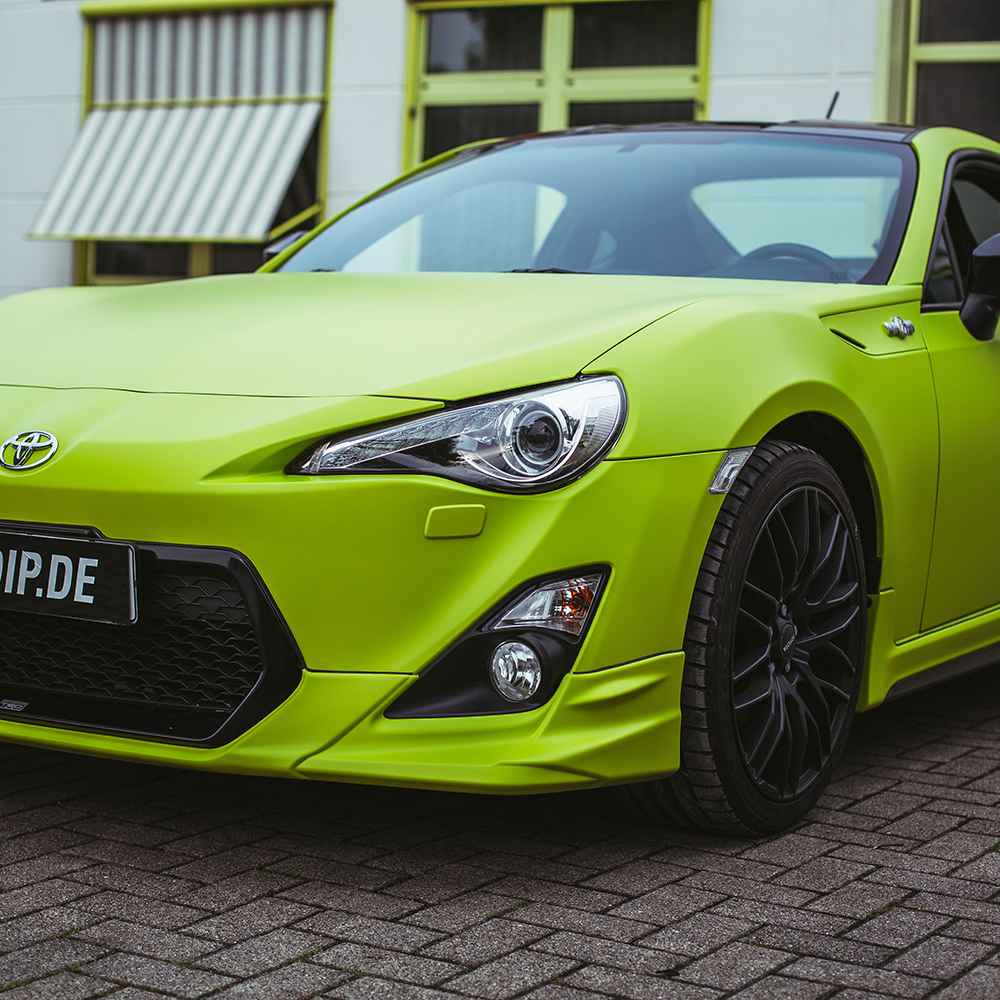 Toyota GT86 komplett gedippt mit CARDIP® Sprühfolie in Grüngelb Matt