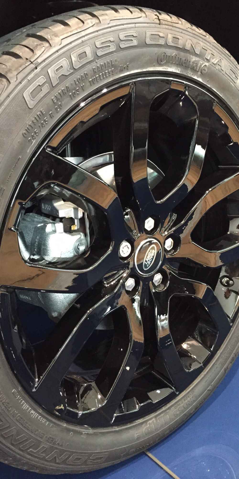 Felge gedippt mit CARDIP® Sprühfolie in Schwarz Glanz