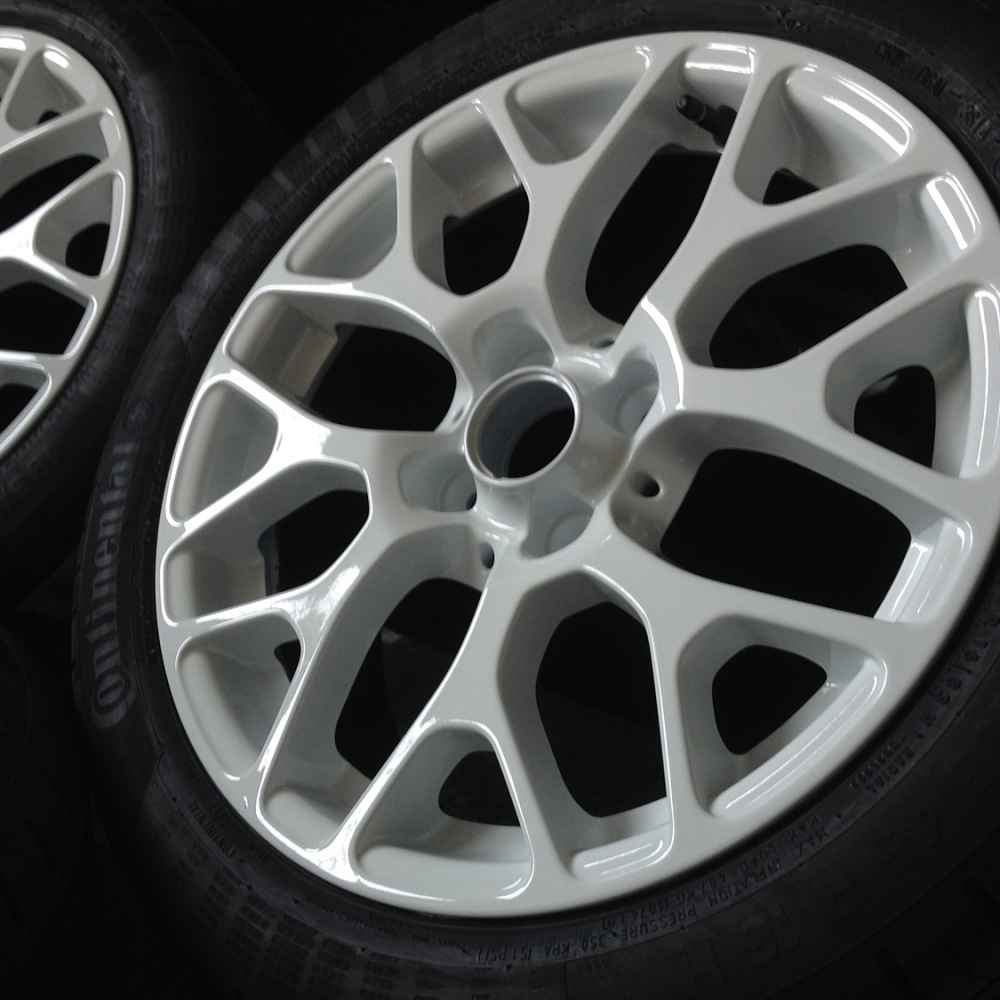 Felge gedippt mit CARDIP® Sprühfolie in Weiss Glanz