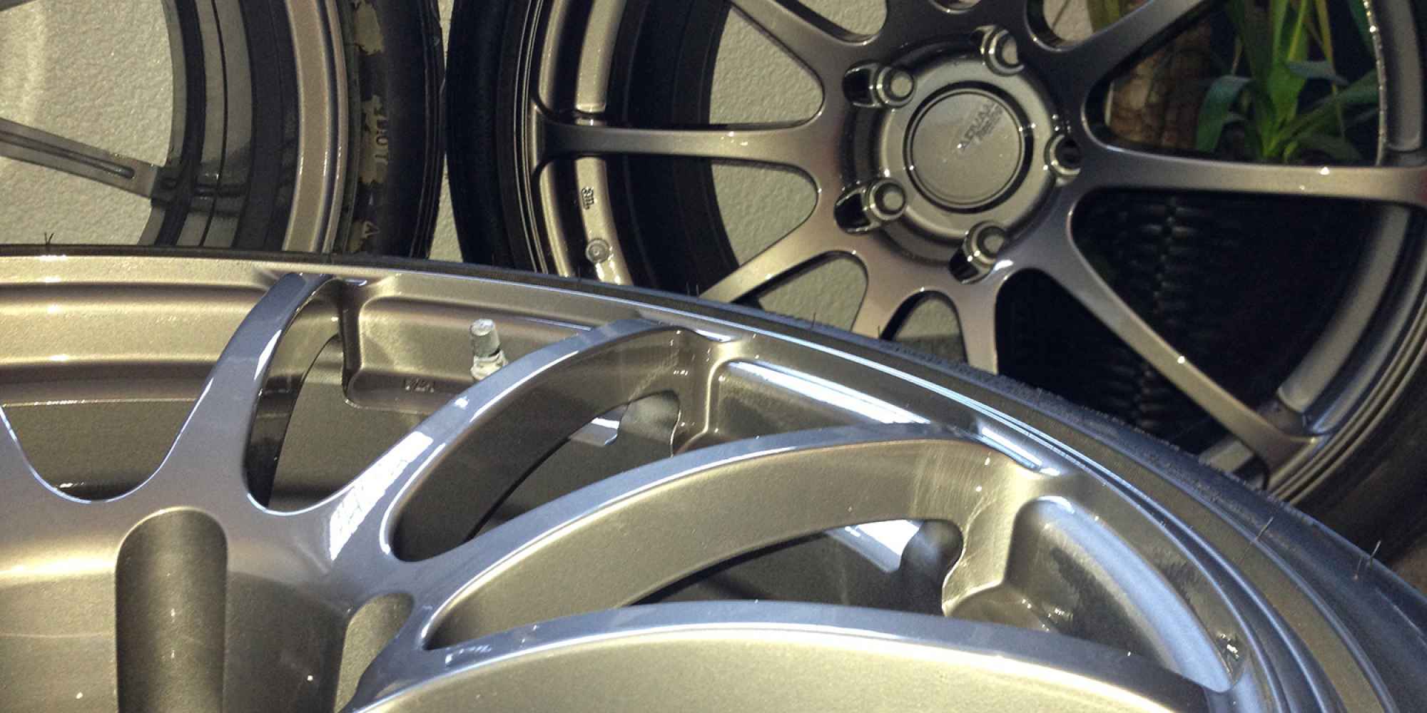 Felgen gedippt mit CARDIP® Sprühfolie in Anthrazit Grau Glanz