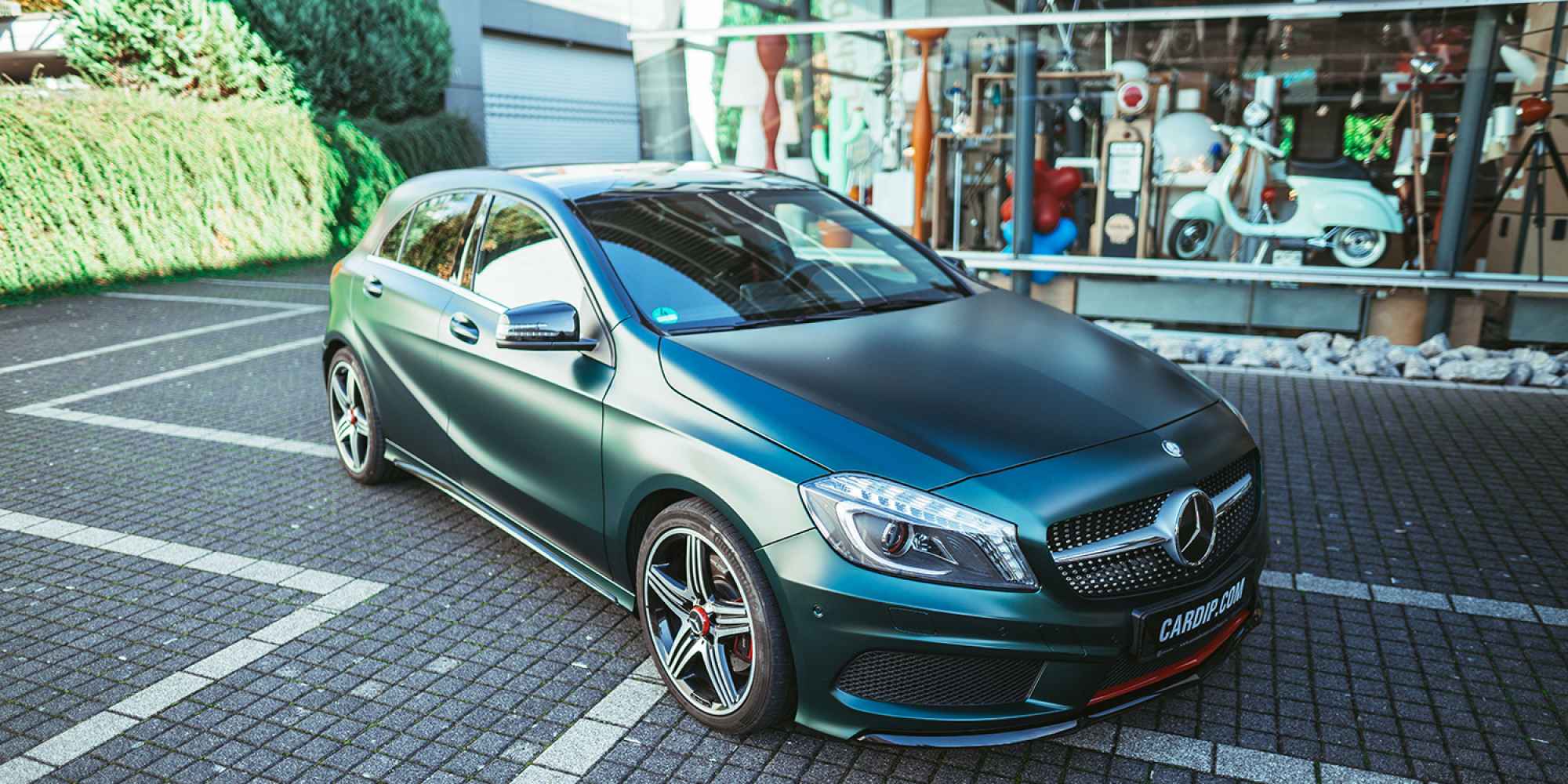 Mercedes-Benz A250 AMG komplett gedippt mit CARDIP® Sprühfolie in Racing Green Matt