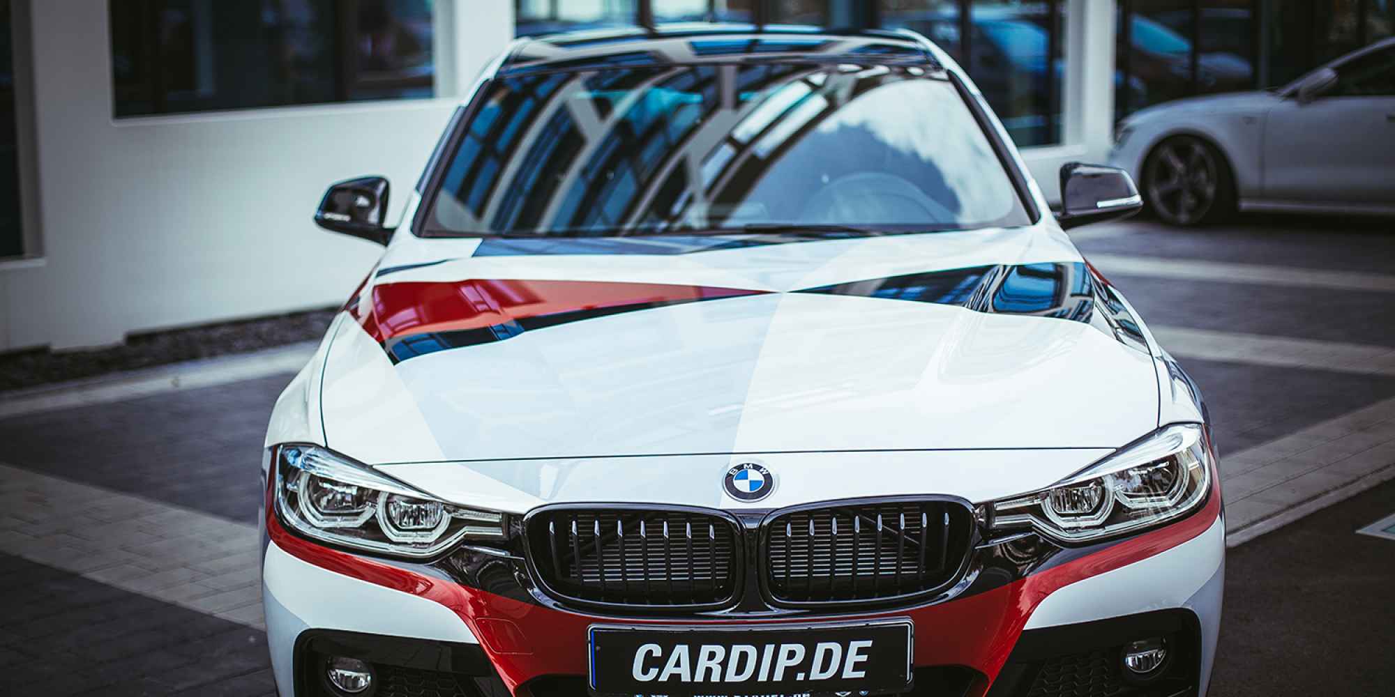 BMW 3er Touring komplett gedippt mit CARDIP® Sprühfolie in einem Hochglanz Design
