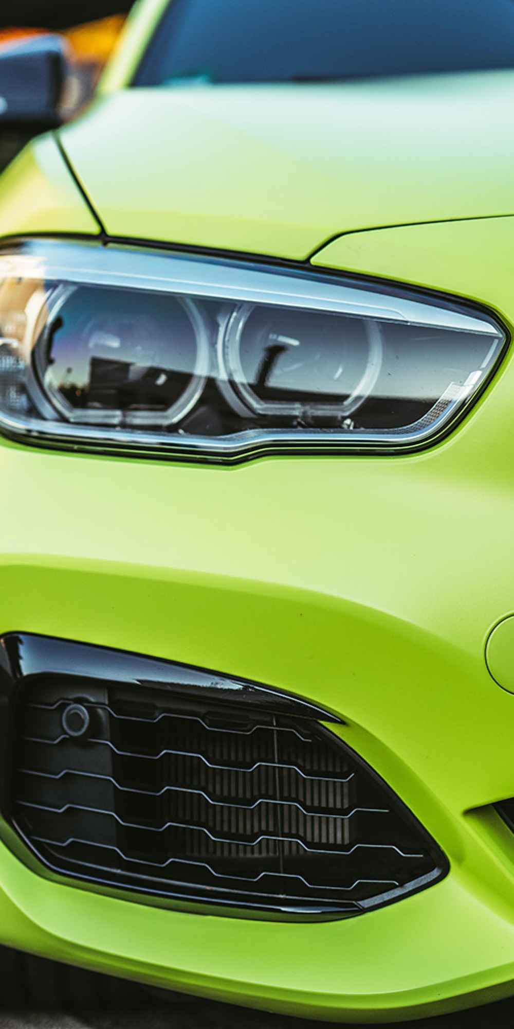 BMW M140i komplett gedippt mit CARDIP® Sprühfolie in Leuchtgelb und Anthrazit Matt