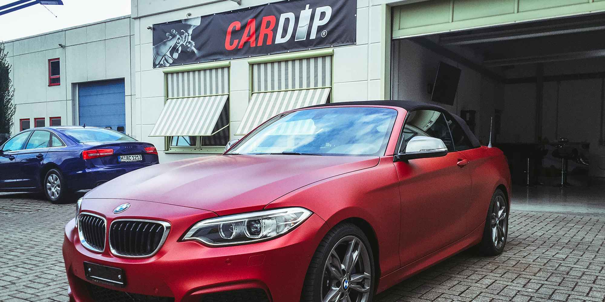 BMW M235i komplett gedippt mit CARDIP® Sprühfolie in Rot Metallic Matt