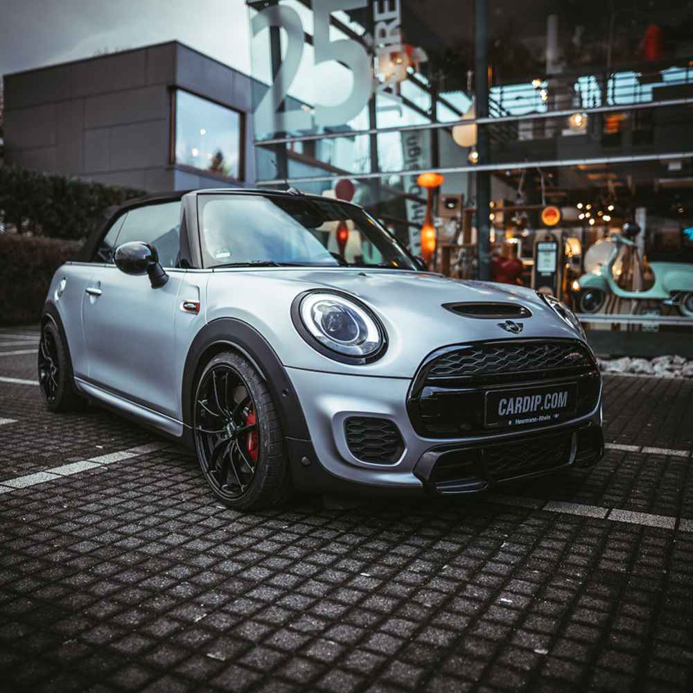 MINI Cooper JCW gedippt mit CARDIP® Sprühfolie in Silber Matt