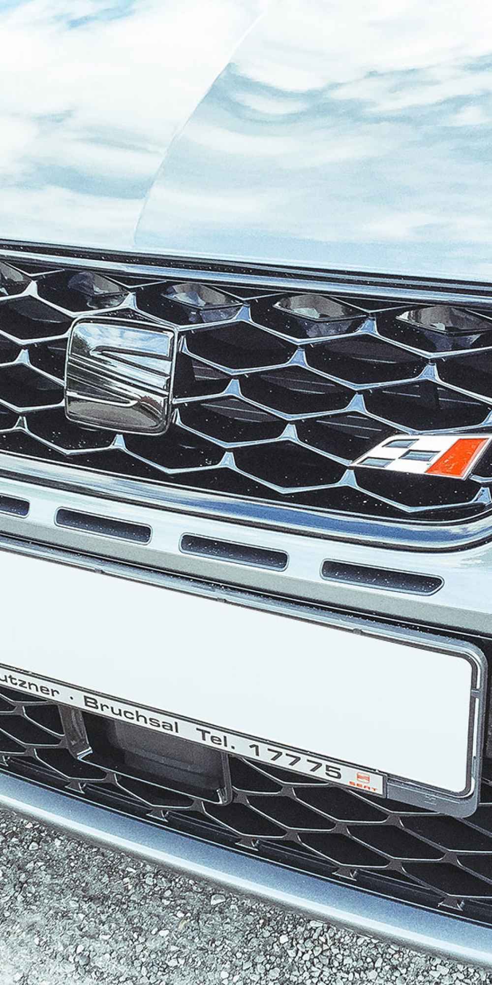 Seat Leon Cupra gedippt mit CARDIP® Sprühfolie Styling Deep Black Hochglanz